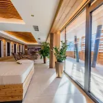 Alpin Peaks מלון *