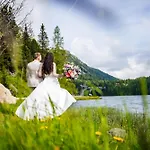 Alpin Peaks מלון *