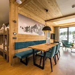 Alpin Peaks מלון